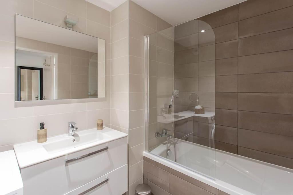 A7- 2 Bdr Sea & Mountain View - Ac, Parking, Pool & Terrace Antibes Exterior foto